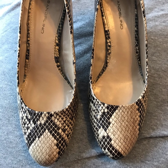 Bandolino Shoes - Bandolino faux snakeskin heels sz 8M EUC